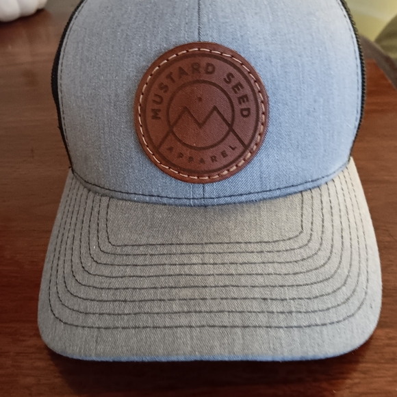 Men's cap - Picture 2 of 3